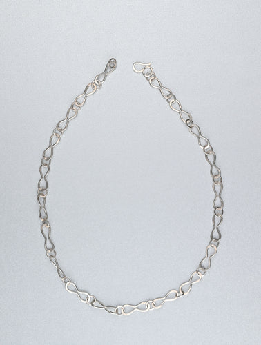 Hand beaten silver chain with figure of eight links
