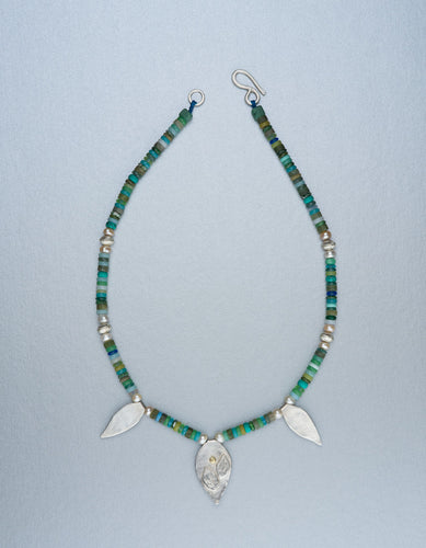 Beaded necklace with silver leaf pendants and an 18ct gold accent
